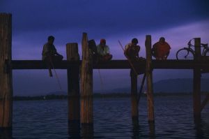 14- Puente de teka de noche.jpg